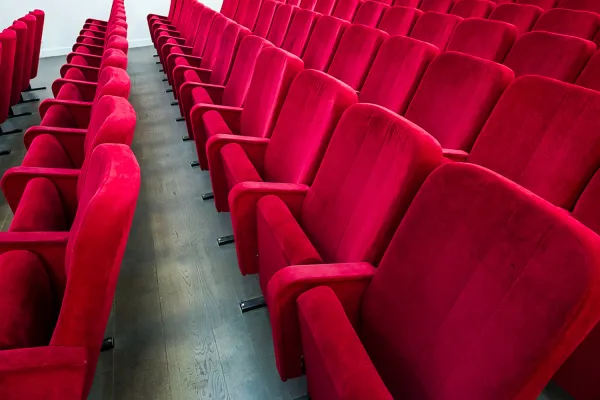 Rehaussez votre lieu avec les solutions de sièges européennes - Chaises d'opéra et de théâtre